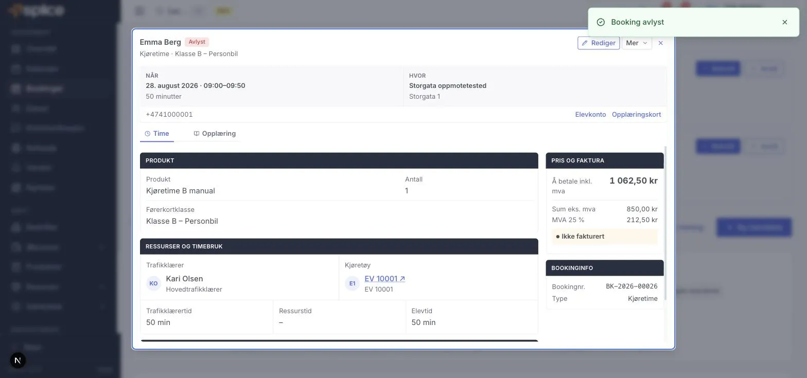 Bookingen med status Avlyst og bekreftelse oppe til høyre